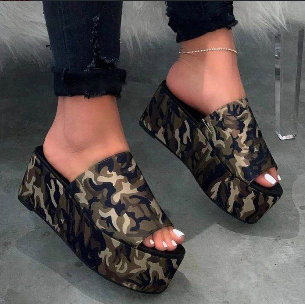 Camo platform slides